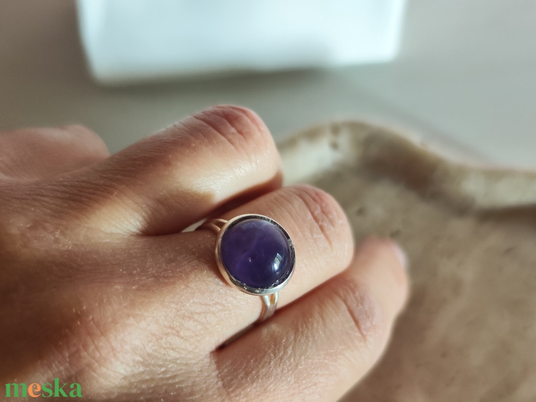 Állítható gyűrű valódi ametiszt cabochon (12 mm) - ékszer - gyűrű - gyöngyös gyűrű - Meska.hu