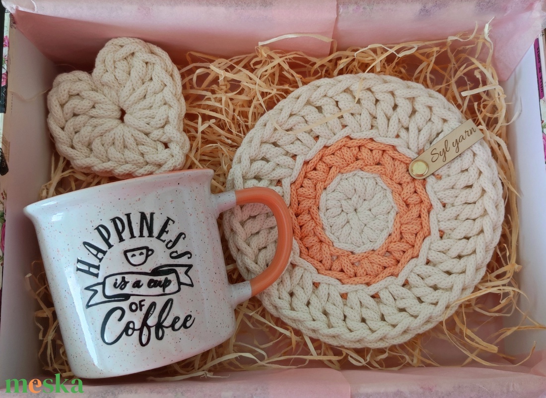 Syl yarn box kávésbögrével / ajándékdoboz - otthon & életmód - dekoráció - asztal és polc dekoráció - díszdoboz - Meska.hu Syl yarn box kávésbögrével / ajándékdoboz - otthon & életmód - dekoráció - asztal és polc dekoráció - díszdoboz - Meska.hu