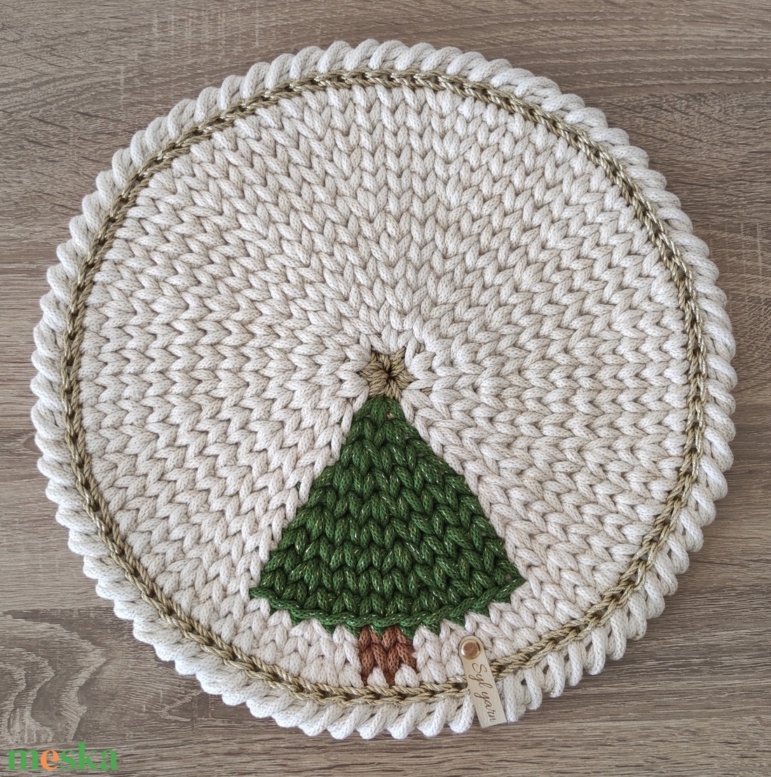 Horgolt karácsonyfa mintás karácsonyi asztaldísz - karácsony - karácsonyi lakásdekoráció - ünnepi asztaldekoráció - Meska.hu