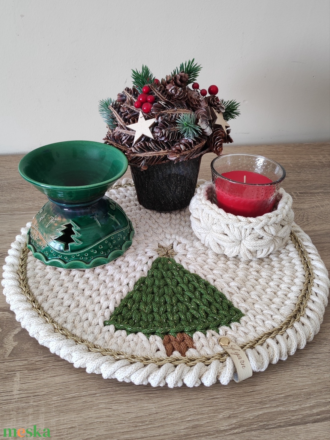 Horgolt karácsonyfa mintás karácsonyi asztaldísz - karácsony - karácsonyi lakásdekoráció - ünnepi asztaldekoráció - Meska.hu