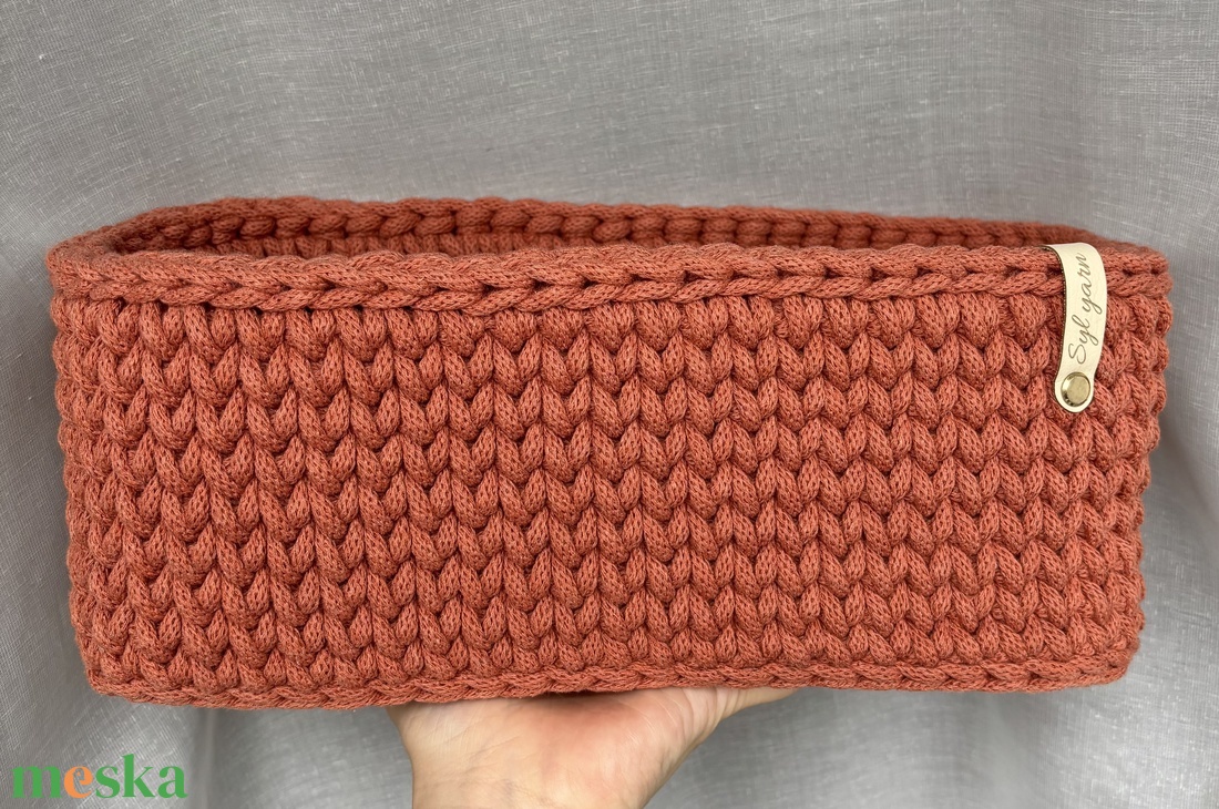 Horgolt terrakotta pelenkatartó kosár - otthon & életmód - babaszoba, gyerekszoba - játéktároló - Meska.hu