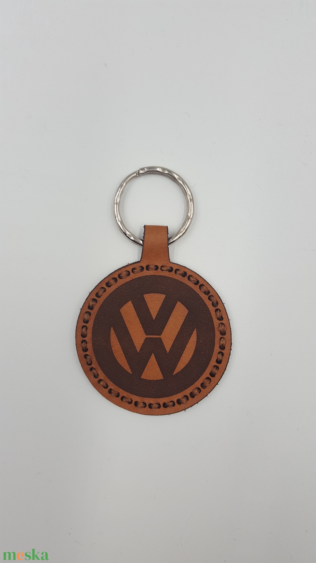Volkswagen emblémás valódi bőr gravírozott kulcstartó - táska & tok - kulcstartó & táskadísz - kulcstartó - Meska.hu Volkswagen emblémás valódi bőr gravírozott kulcstartó - táska & tok - kulcstartó & táskadísz - kulcstartó - Meska.hu