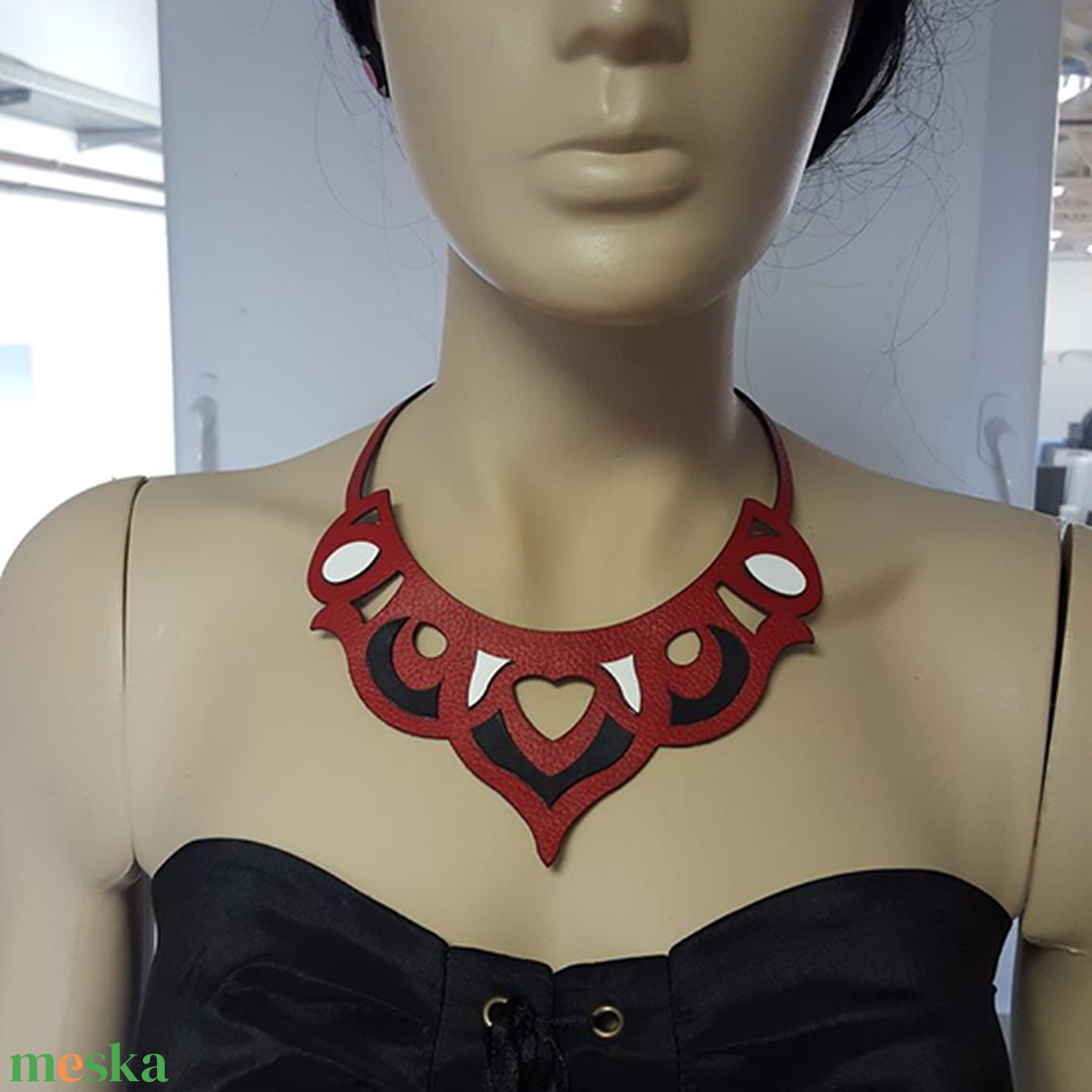 Gloria egyedi tervezésű bőr nyaklánc - ékszer - nyaklánc - statement nyaklánc - Meska.hu