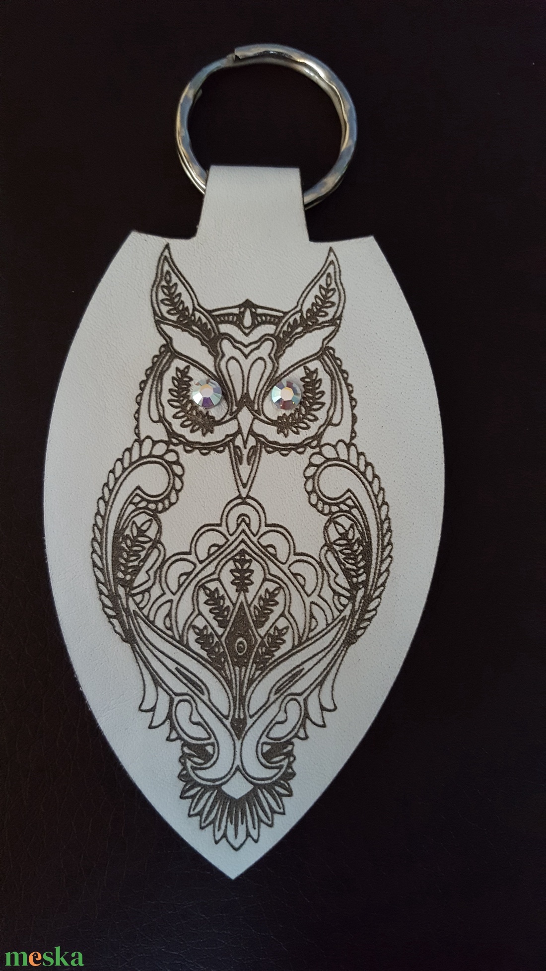 Gravírozott bőr swarovski kristályos baglyos kulcstartó - táska & tok - kulcstartó & táskadísz - kulcstartó - Meska.hu Gravírozott bőr swarovski kristályos baglyos kulcstartó - táska & tok - kulcstartó & táskadísz - kulcstartó - Meska.hu