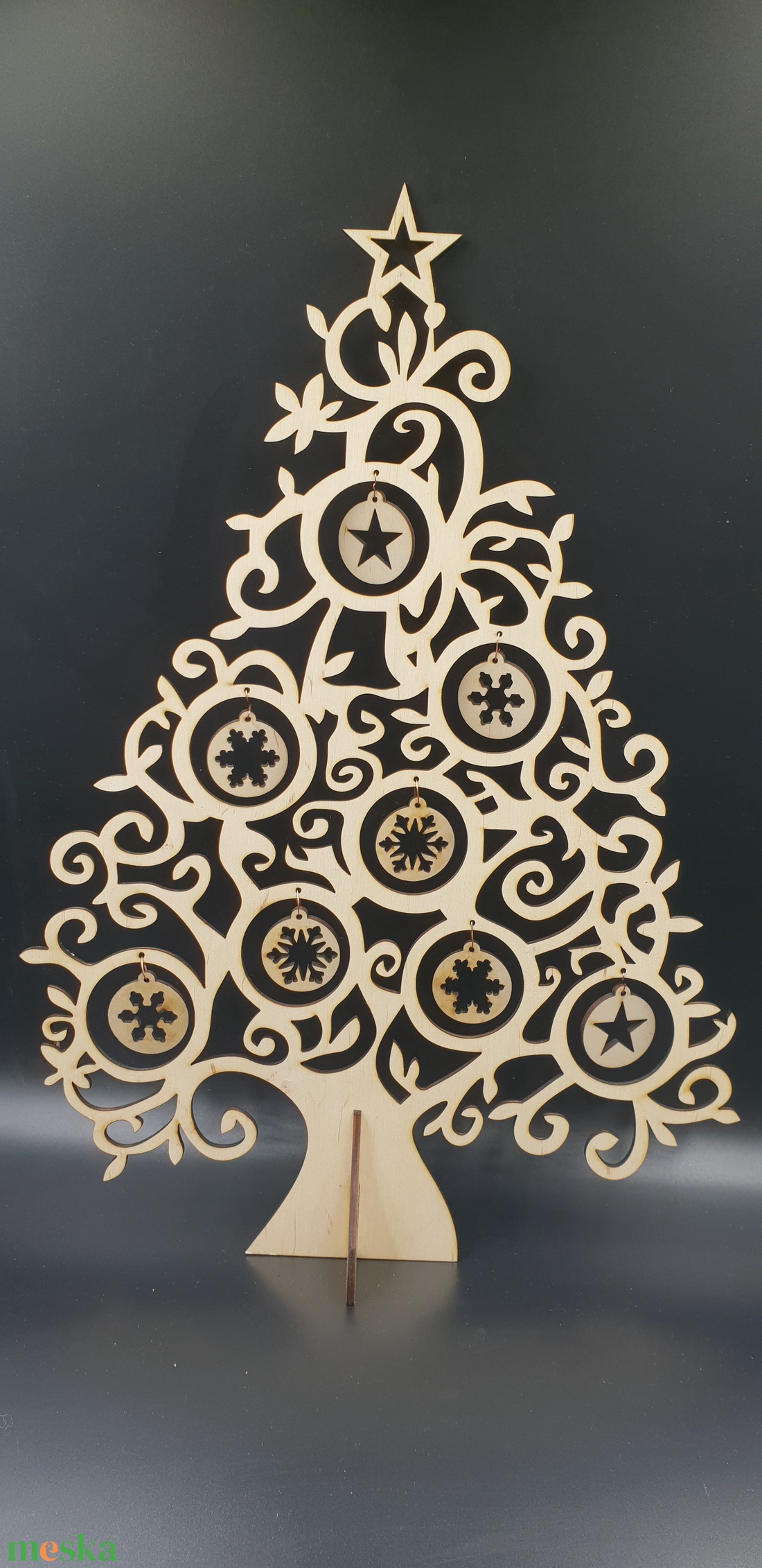 Havas ezüst fából vágott karácsonyfa bronz díszekkel   - karácsony - karácsonyi lakásdekoráció - karácsonyfa, grincsfa - Meska.hu