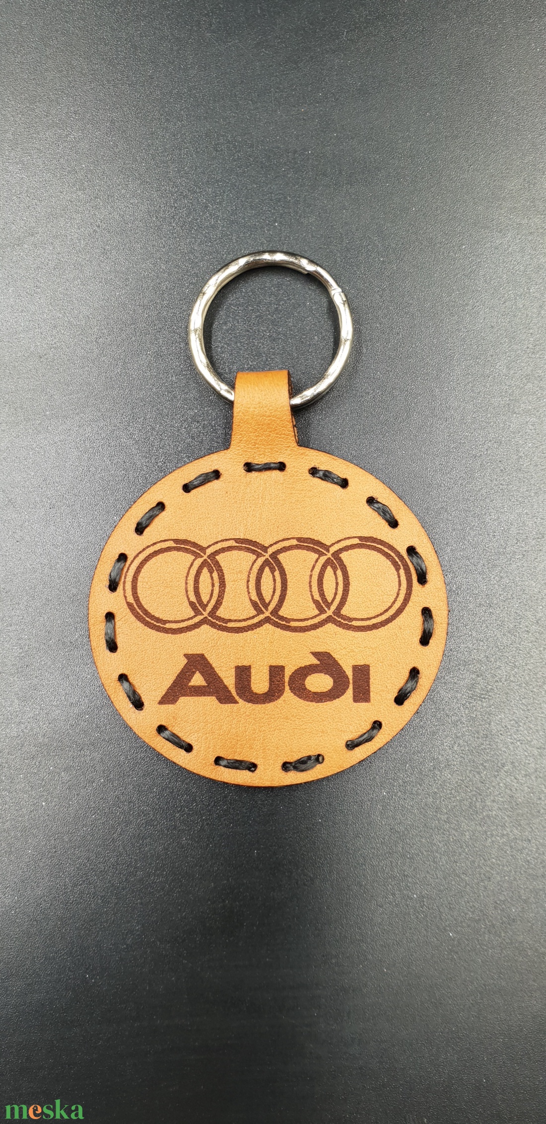 Bőr audi emblémával gravírozott névre szóló kulcstartó - táska & tok - kulcstartó & táskadísz - kulcstartó - Meska.hu