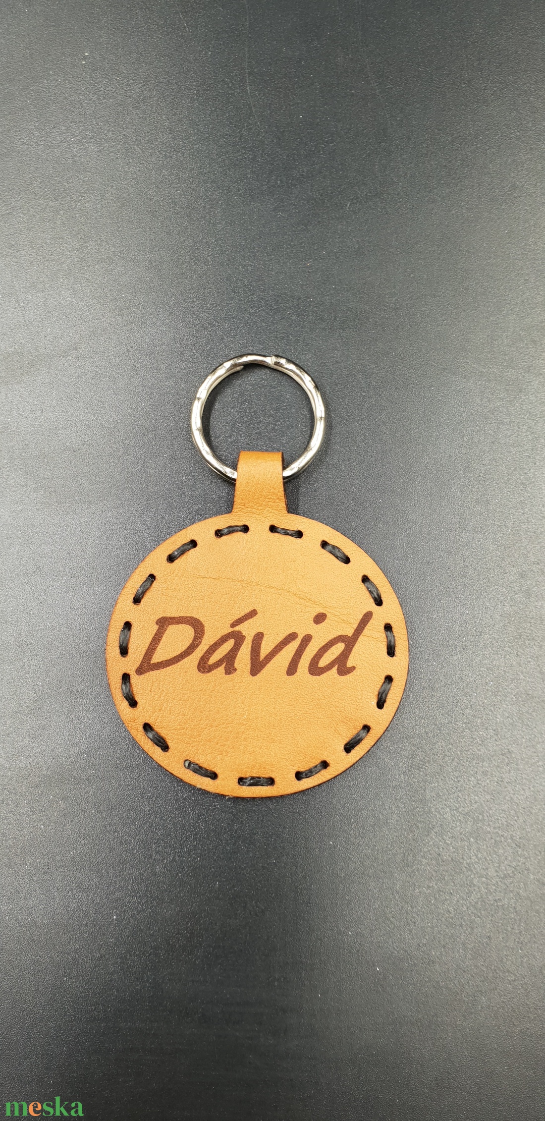 Bőr audi emblémával gravírozott névre szóló kulcstartó - táska & tok - kulcstartó & táskadísz - kulcstartó - Meska.hu