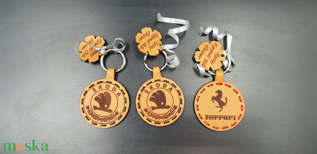 Bőr audi emblémával gravírozott névre szóló kulcstartó - táska & tok - kulcstartó & táskadísz - kulcstartó - Meska.hu