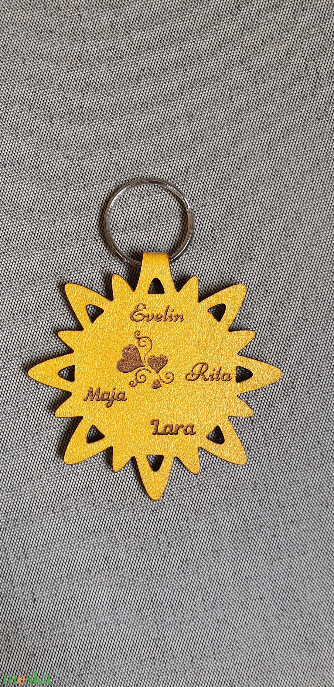 Bőr gravírozott napocska kulcstartó Édesanyáknak nagymamáknak ajándékba - táska & tok - kulcstartó & táskadísz - kulcstartó - Meska.hu Bőr gravírozott napocska kulcstartó Édesanyáknak nagymamáknak ajándékba - táska & tok - kulcstartó & táskadísz - kulcstartó - Meska.hu