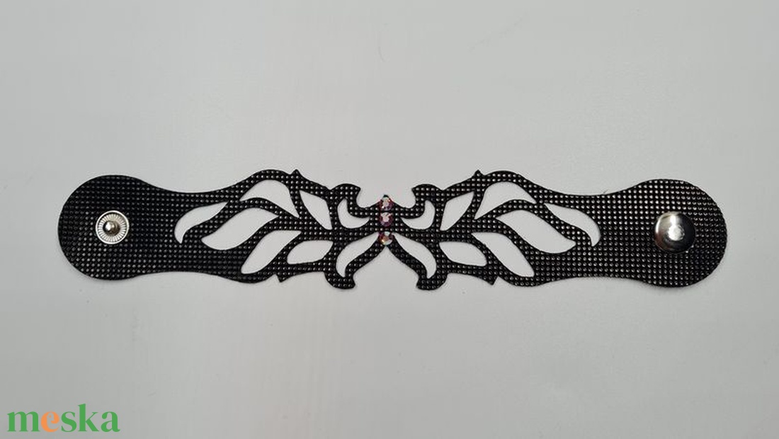 Sanem valódi bőr swarovski köves karkötő - ékszer - karkötő - széles karkötő - Meska.hu Sanem valódi bőr swarovski köves karkötő - ékszer - karkötő - széles karkötő - Meska.hu