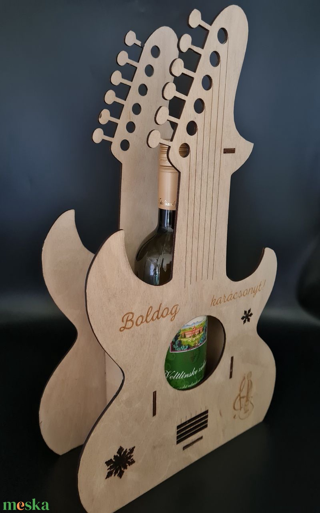 Saját készítésű egyedi gitár alakú bortartó karácsonyra, szülinapra - otthon & életmód - konyhafelszerelés, tálalás - tálalás - bortartó - Meska.hu Saját készítésű egyedi gitár alakú bortartó karácsonyra, szülinapra - otthon & életmód - konyhafelszerelés, tálalás - tálalás - bortartó - Meska.hu