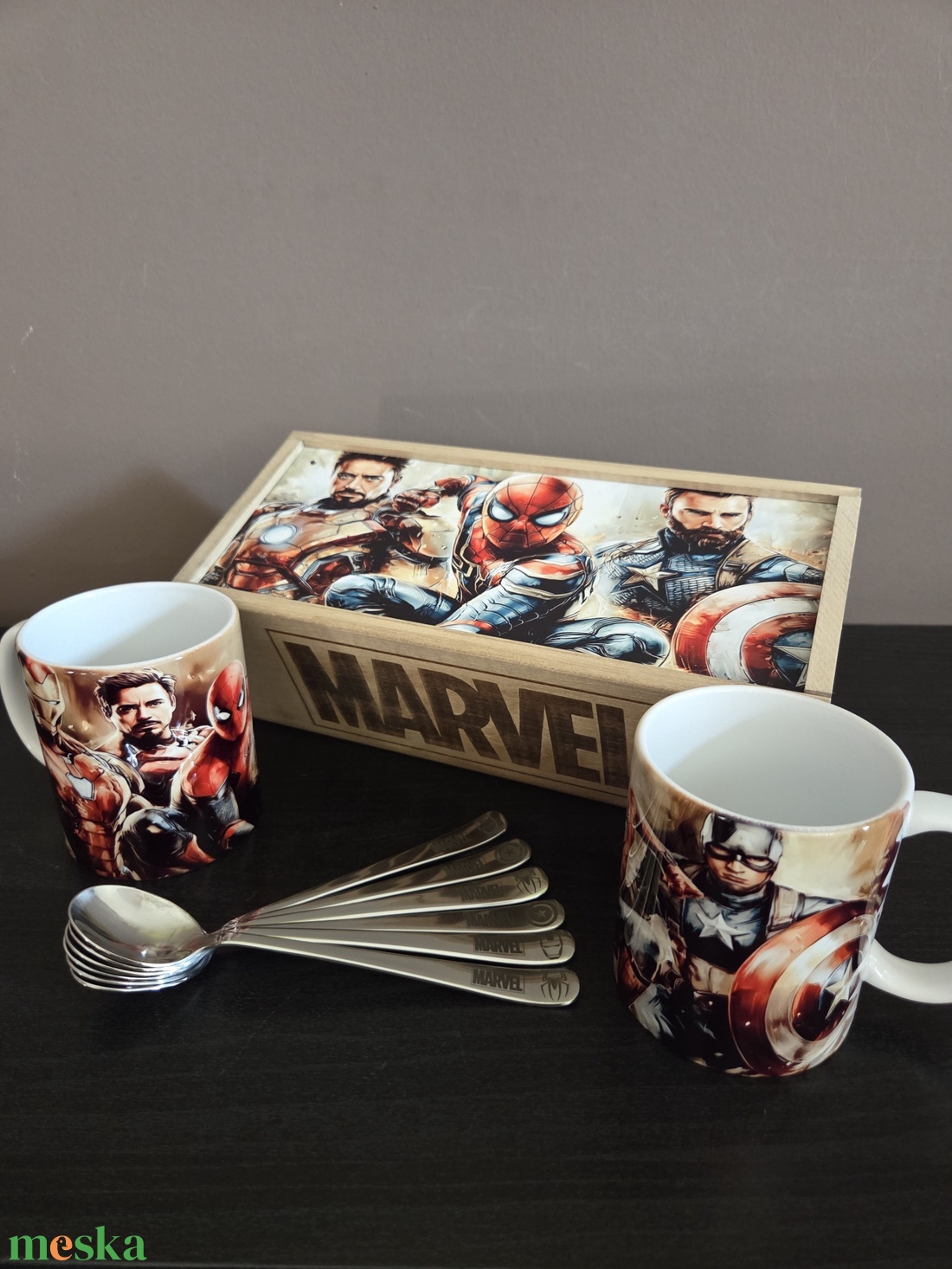 Egyedi ajándékcsomag Marvel film rajongóknak - otthon & életmód - konyhafelszerelés, tálalás - tálalás - bögre & csésze - Meska.hu