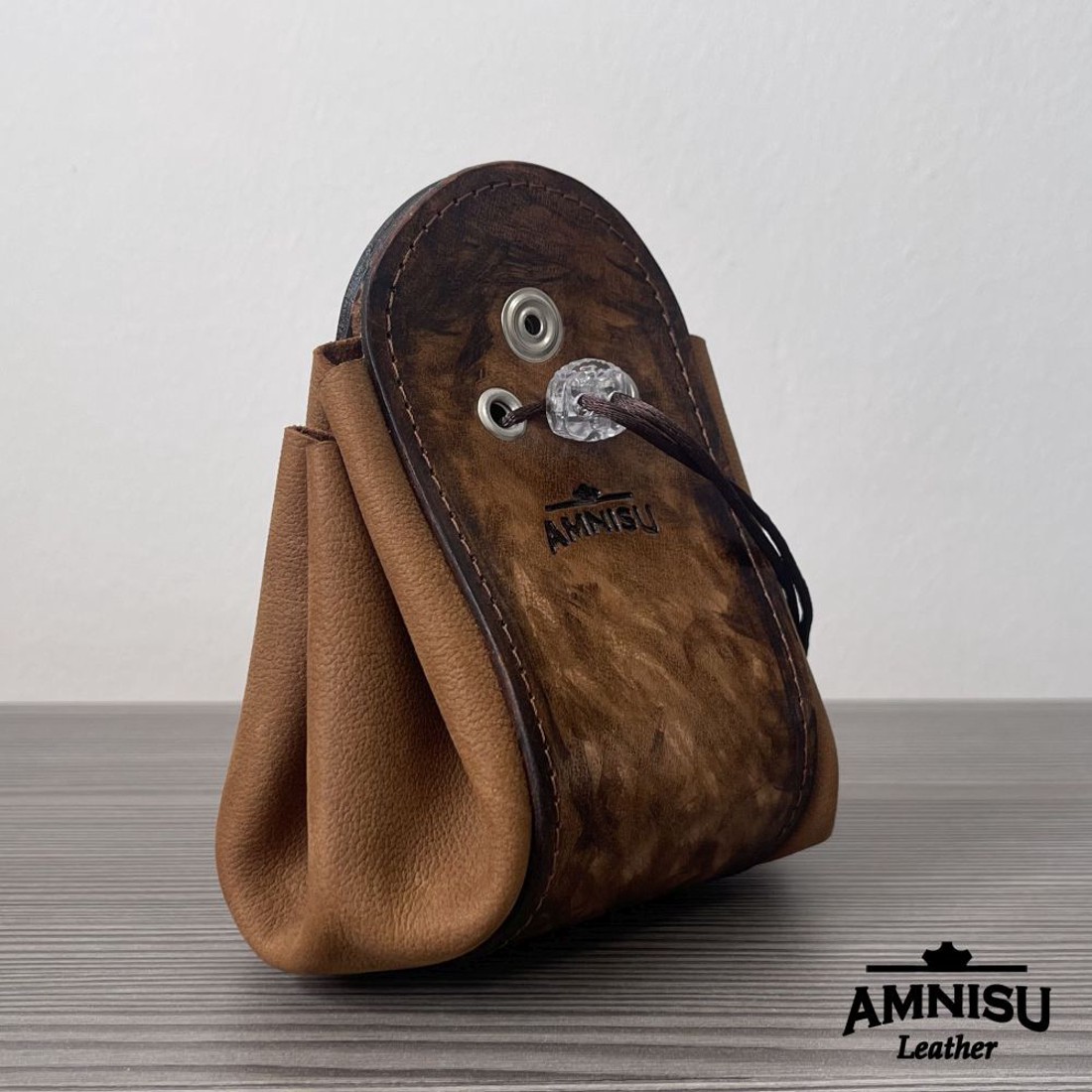 Barna - zöld sárkányszemes bőr 2in1 szütyő és kockatálca - Helena - játék & sport - szerepjáték - Meska.hu