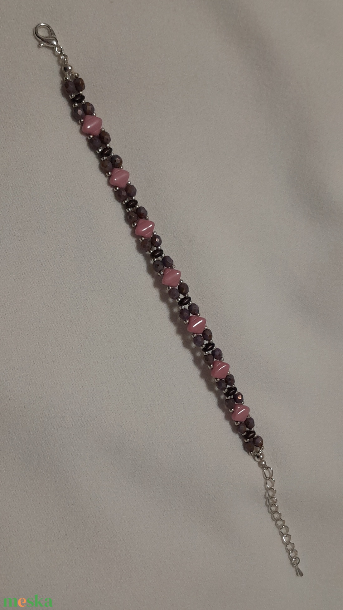 Lila-rózsaszín-ezüst karkötő - ékszer - karkötő - gyöngyös karkötő - Meska.hu