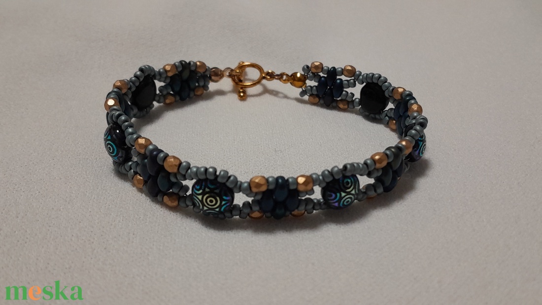 Fekete-türkiz-arany karkötő - ékszer - karkötő - gyöngyös karkötő - Meska.hu