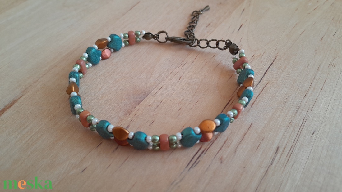 Barna-fehér-zöld karkötő - ékszer - karkötő - gyöngyös karkötő - Meska.hu