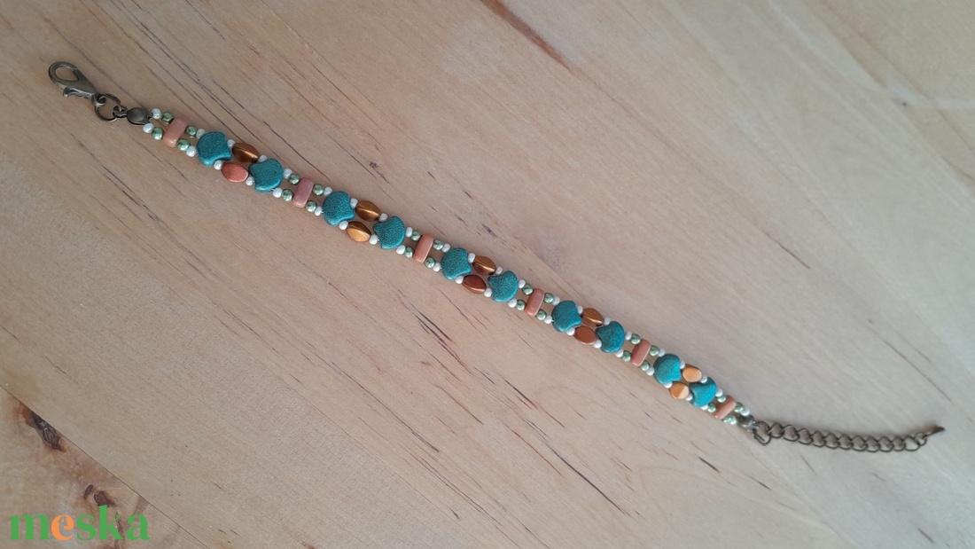 Barna-fehér-zöld karkötő - ékszer - karkötő - gyöngyös karkötő - Meska.hu