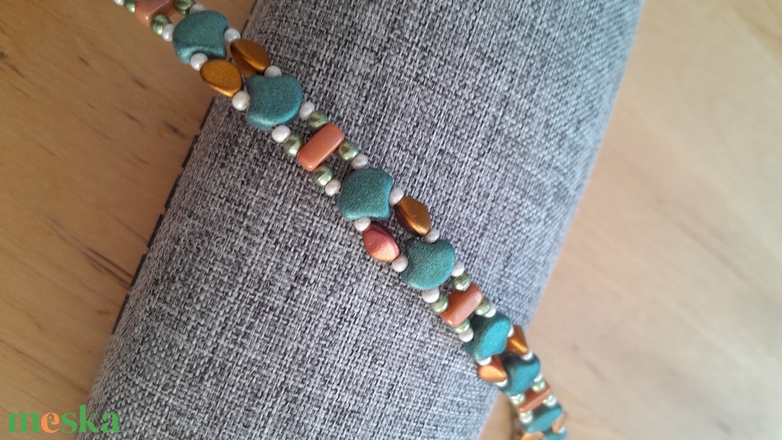 Barna-fehér-zöld karkötő - ékszer - karkötő - gyöngyös karkötő - Meska.hu