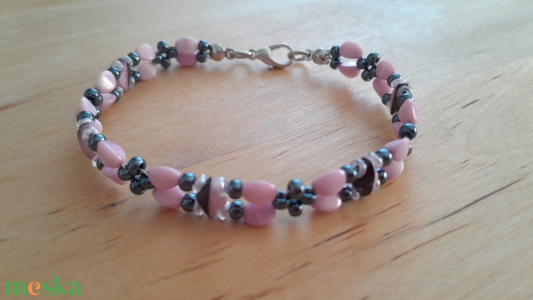 Fekete-rózsaszín-hematit karkötő - ékszer - karkötő - gyöngyös karkötő - Meska.hu