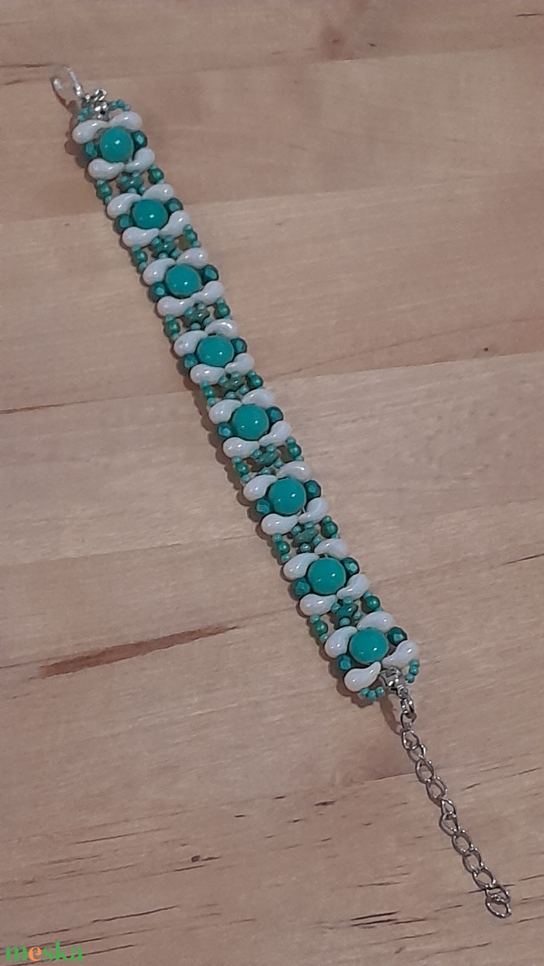 Türkiz-fehér karkötő - ékszer - karkötő - gyöngyös karkötő - Meska.hu