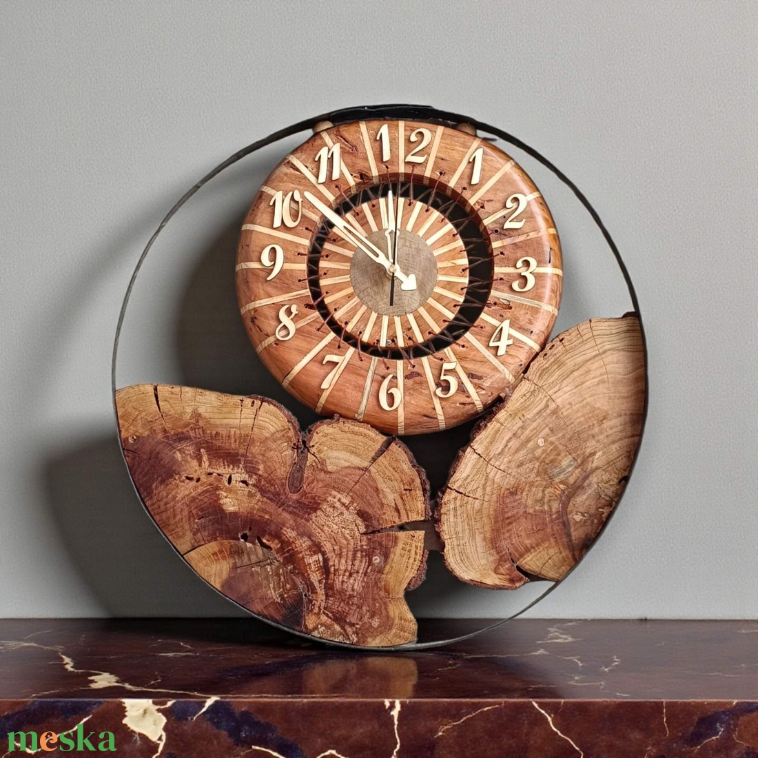 Mandulafa falióra hordóvas keretben � szegmentált számlappal és rézdrótos részlettel 47cm - otthon & életmód - dekoráció - fali és függő dekoráció - falióra & óra - Meska.hu