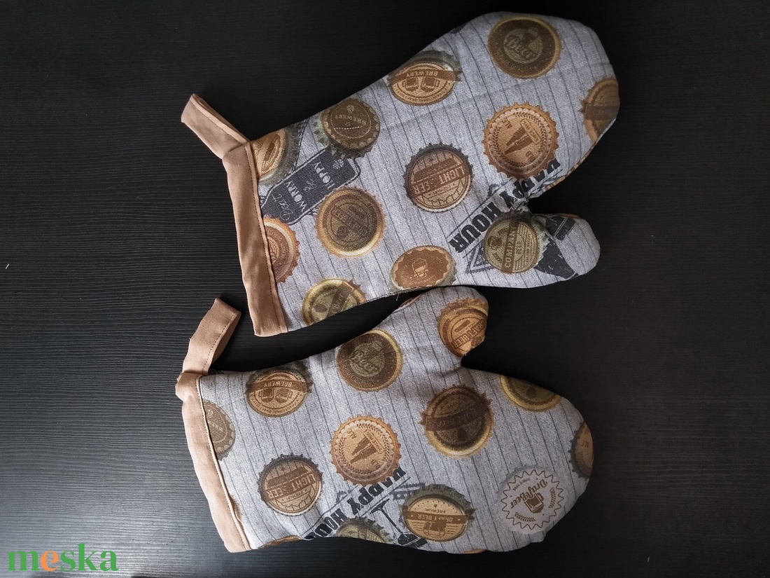 Edényfogó kesztyű sörkupak mintás - otthon & életmód - konyhafelszerelés, tálalás - konyhai textil - edényfogó & edényfedő - Meska.hu Edényfogó kesztyű sörkupak mintás - otthon & életmód - konyhafelszerelés, tálalás - konyhai textil - edényfogó & edényfedő - Meska.hu