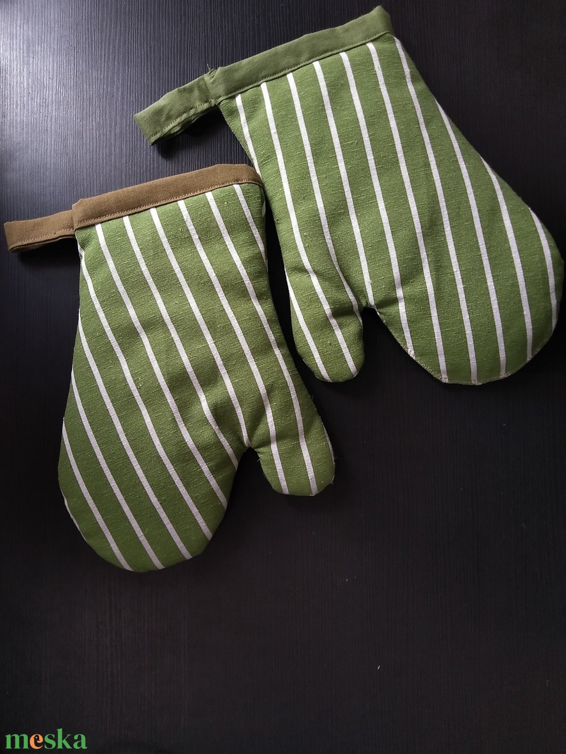 Edényfogó kesztyű zöld fehér csíkos - otthon & életmód - konyhafelszerelés, tálalás - konyhai textil - edényfogó & edényfedő - Meska.hu