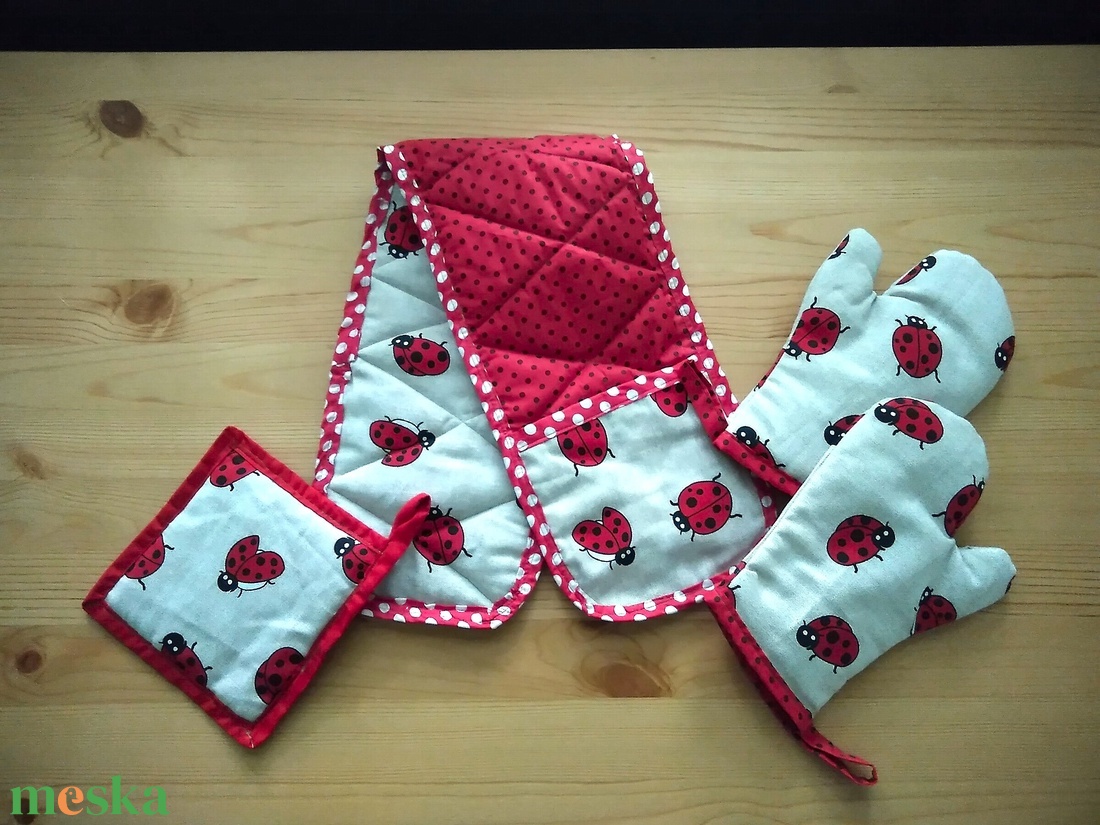 Konyha szett katica mintás - otthon & életmód - konyhafelszerelés, tálalás - konyhai textil - edényfogó & edényfedő - Meska.hu Konyha szett katica mintás - otthon & életmód - konyhafelszerelés, tálalás - konyhai textil - edényfogó & edényfedő - Meska.hu