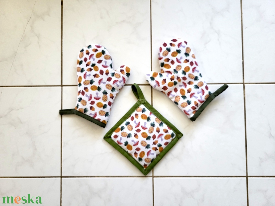 Konyha szett : 2 db kesztyű fedélfogóval, ananász -  gomba mintás  - otthon & életmód - konyhafelszerelés, tálalás - konyhai textil - edényfogó & edényfedő - Meska.hu