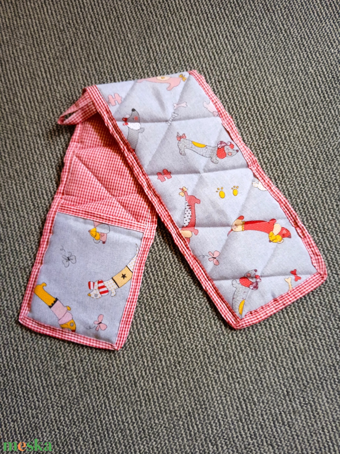 Tepsifogó kiskutya / tacskó mintás piros kockás béléssel - otthon & életmód - konyhafelszerelés, tálalás - konyhai textil - edényfogó & edényfedő - Meska.hu Tepsifogó kiskutya / tacskó mintás piros kockás béléssel - otthon & életmód - konyhafelszerelés, tálalás - konyhai textil - edényfogó & edényfedő - Meska.hu