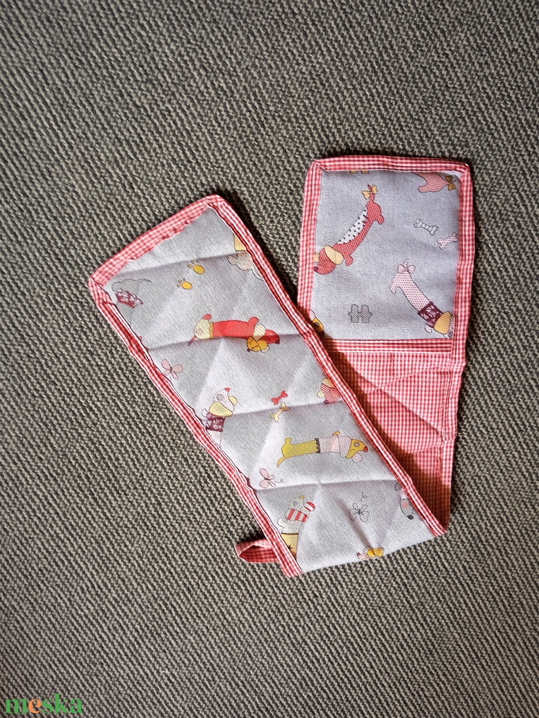 Tepsifogó kiskutya / tacskó mintás piros kockás béléssel - otthon & életmód - konyhafelszerelés, tálalás - konyhai textil - edényfogó & edényfedő - Meska.hu Tepsifogó kiskutya / tacskó mintás piros kockás béléssel - otthon & életmód - konyhafelszerelés, tálalás - konyhai textil - edényfogó & edényfedő - Meska.hu
