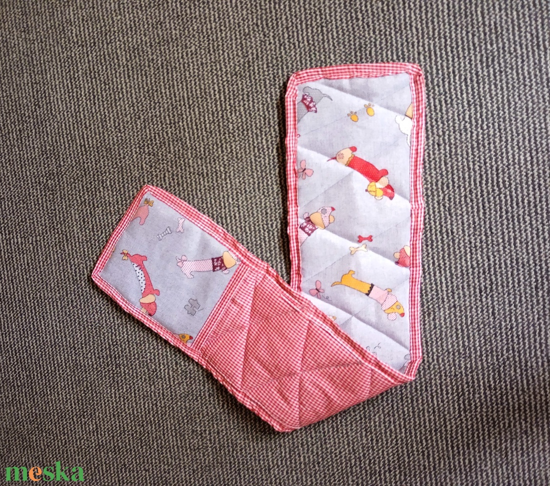 Tepsifogó kiskutya / tacskó mintás piros kockás béléssel - otthon & életmód - konyhafelszerelés, tálalás - konyhai textil - edényfogó & edényfedő - Meska.hu Tepsifogó kiskutya / tacskó mintás piros kockás béléssel - otthon & életmód - konyhafelszerelés, tálalás - konyhai textil - edényfogó & edényfedő - Meska.hu