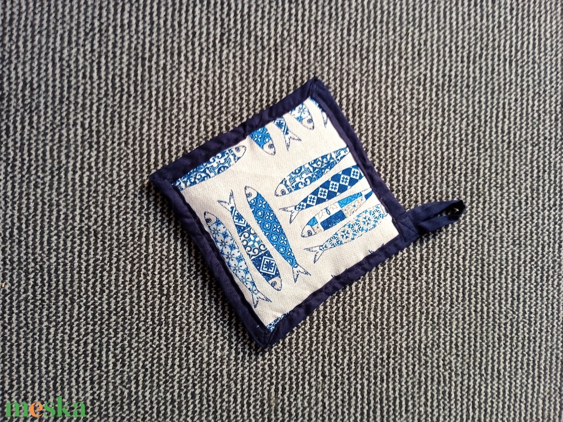 Edényfogó kék azték hal mintás - otthon & életmód - konyhafelszerelés, tálalás - konyhai textil - edényfogó & edényfedő - Meska.hu Edényfogó kék azték hal mintás - otthon & életmód - konyhafelszerelés, tálalás - konyhai textil - edényfogó & edényfedő - Meska.hu