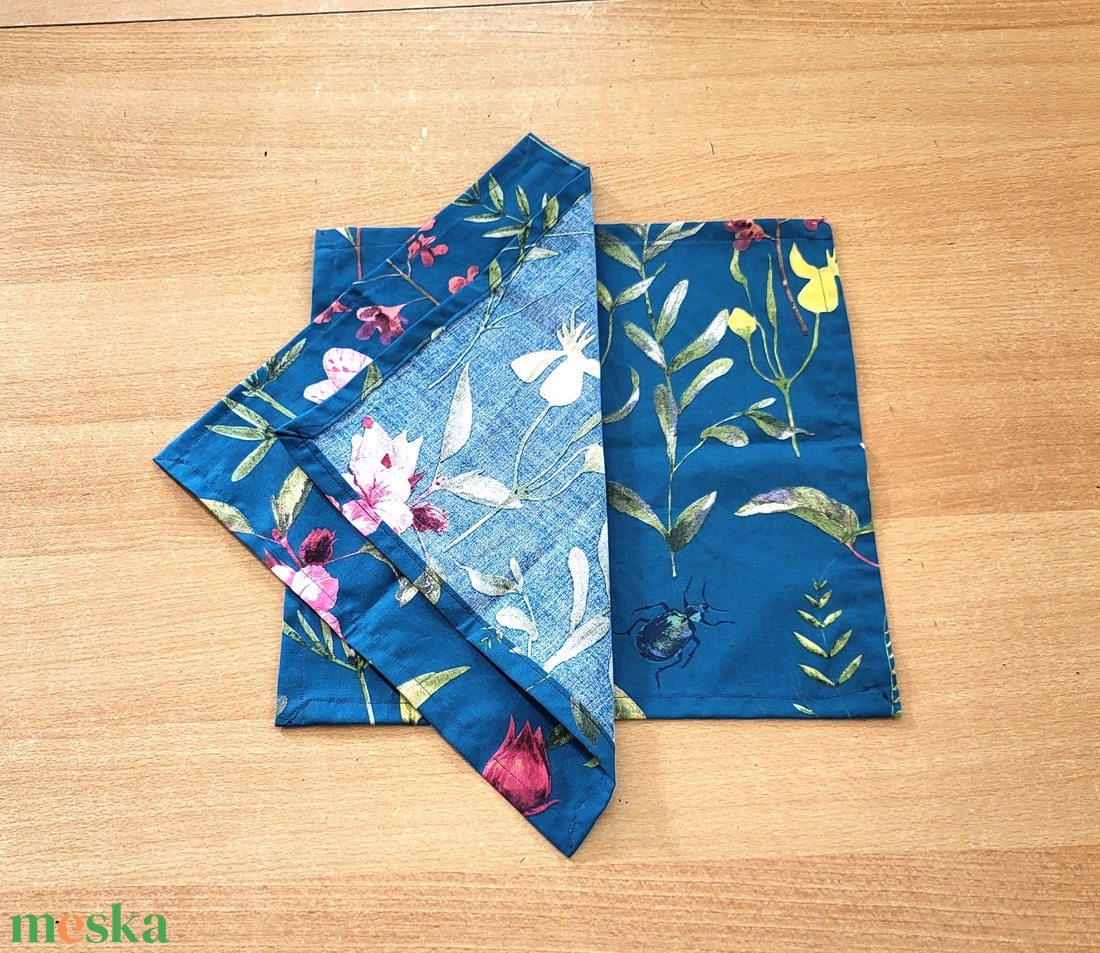 Textil szalvéta - kék alapon virág mintás - otthon & életmód - konyhafelszerelés, tálalás - konyhai textil - szalvéta - Meska.hu