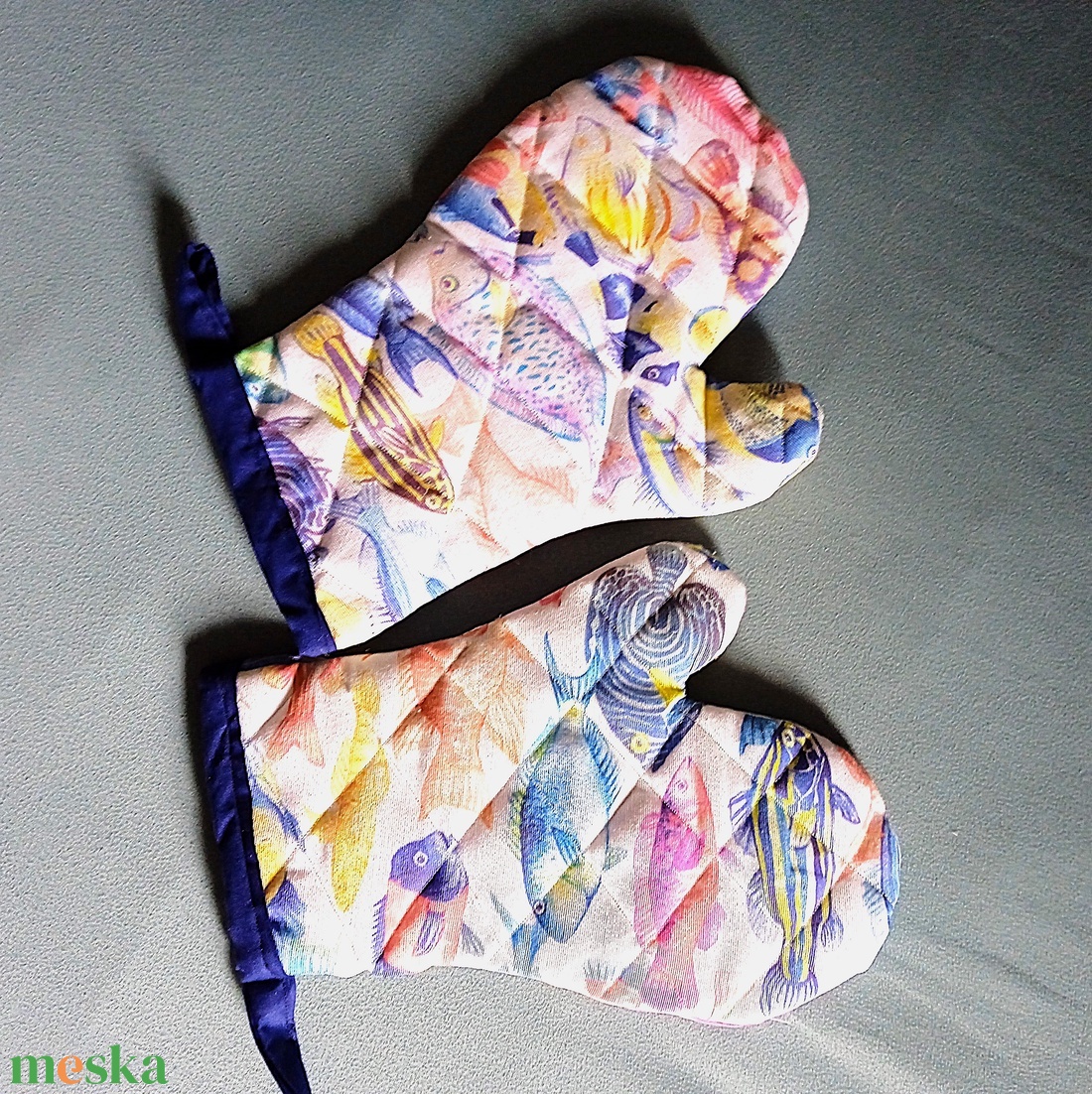 edényfogó kesztyű hal mintás - otthon & életmód - konyhafelszerelés, tálalás - konyhai textil - edényfogó & edényfedő - Meska.hu edényfogó kesztyű hal mintás - otthon & életmód - konyhafelszerelés, tálalás - konyhai textil - edényfogó & edényfedő - Meska.hu
