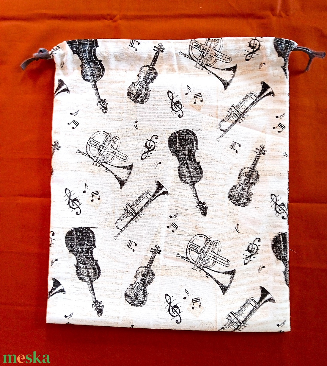 Kenyeres zsák - drapp alapon fekete hangszerek /trombita, hegedű, nagybőgő/ - táska & tok - bevásárlás & shopper táska - kenyeres zsák - Meska.hu