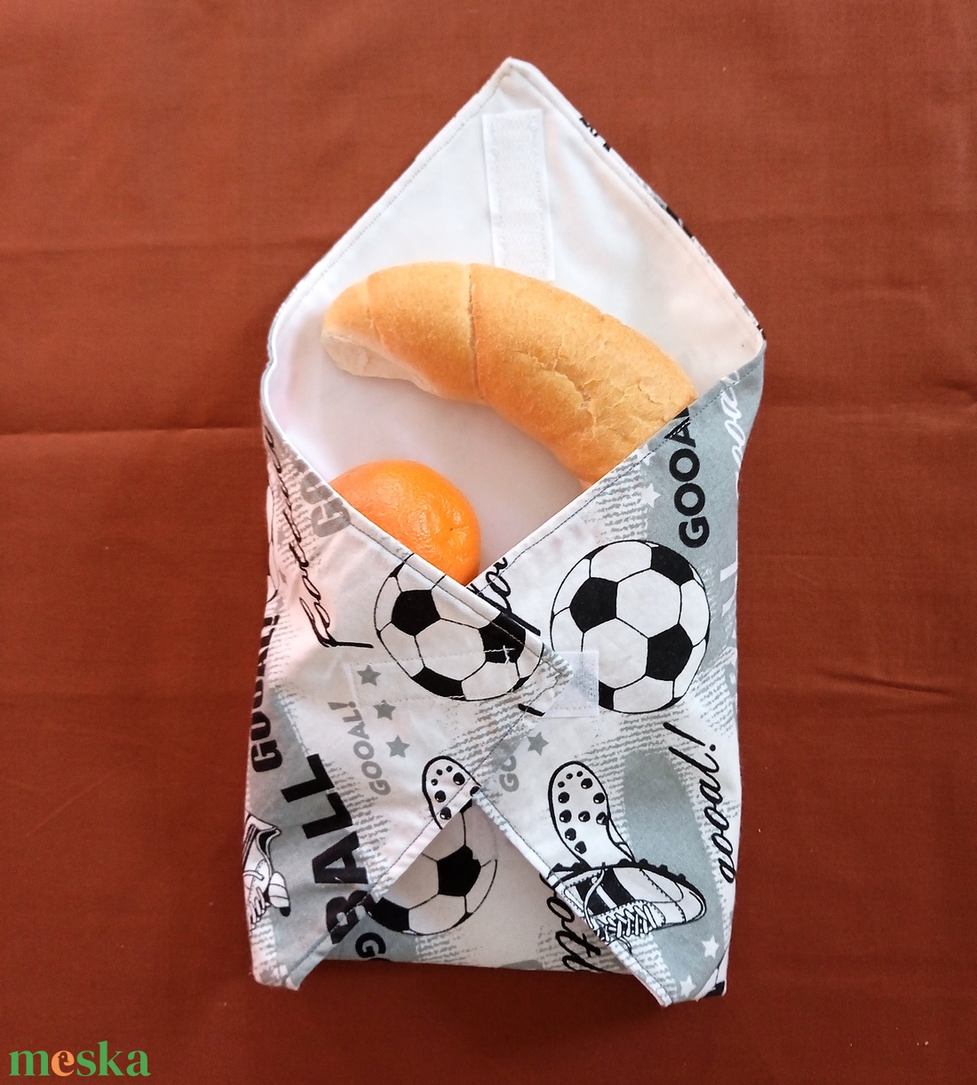Öko szendvicscsomagoló, újraszalvéta - focilabda mintás - táska & tok - uzsonna- & ebéd tartó - szendvics csomagoló - Meska.hu