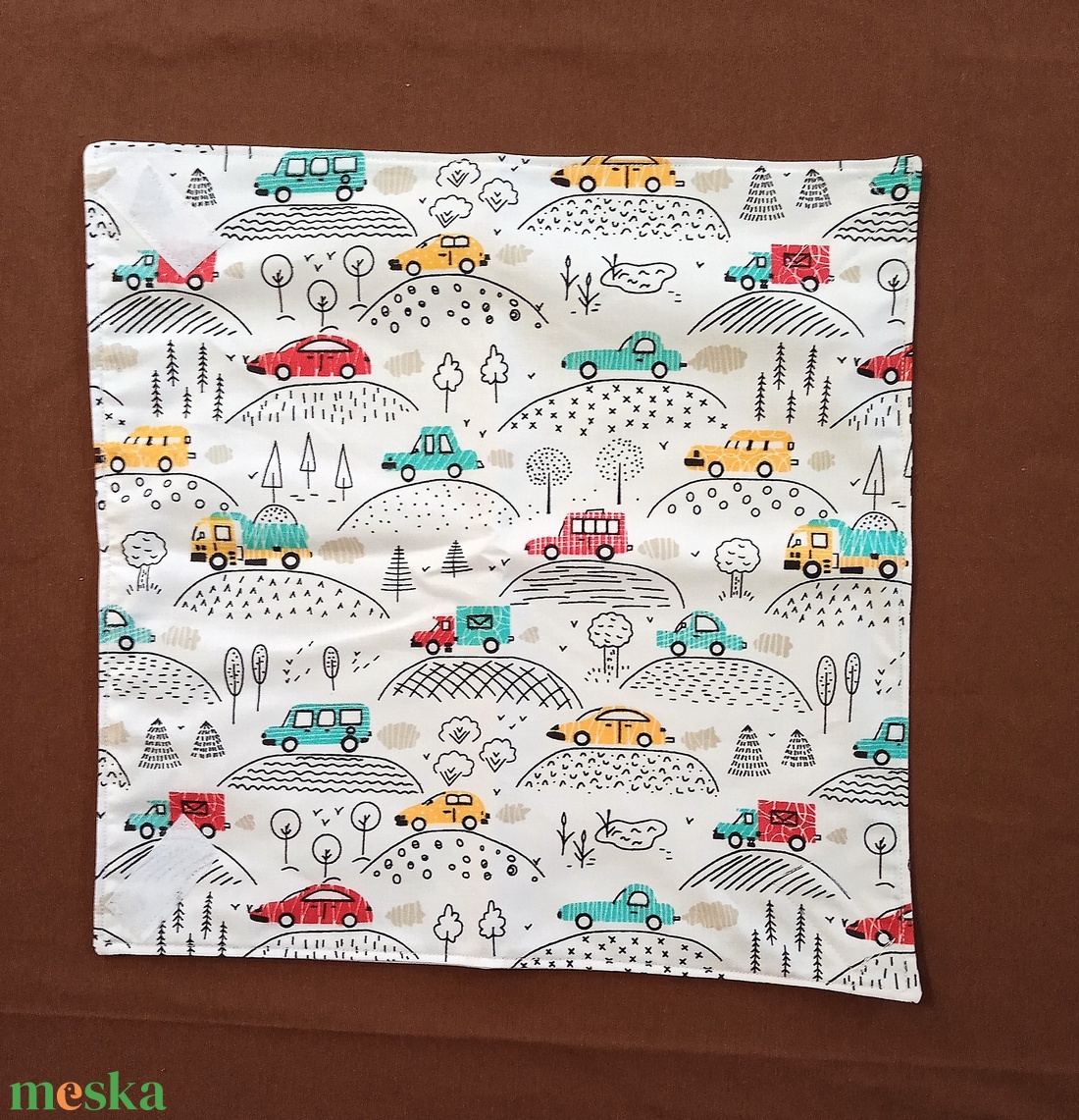 Öko szendvicscsomagoló, újraszalvéta - színes autók dombokon - táska & tok - uzsonna- & ebéd tartó - szendvics csomagoló - Meska.hu