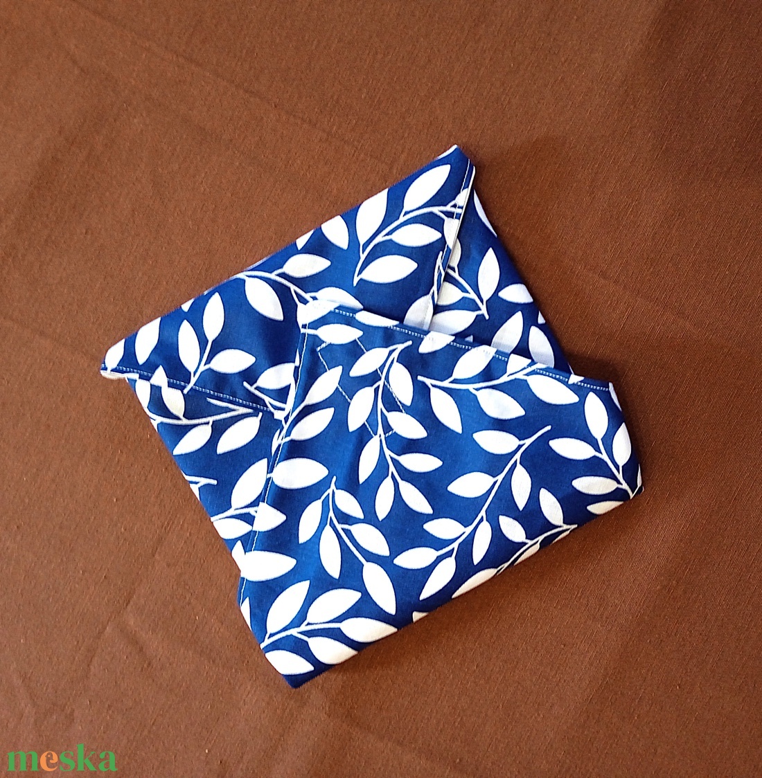 Tépőzáras snackbag,  uzsonnatasak, szendvics tartó - kék alapon fehér levelek - táska & tok - bevásárlás & shopper táska - kenyeres zsák - Meska.hu