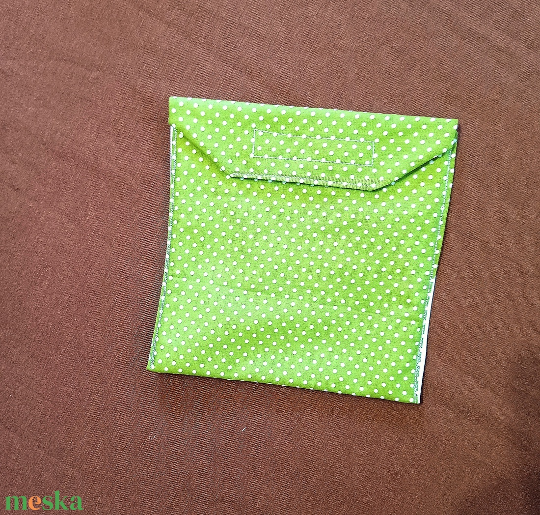 Tépőzáras snackbag,  uzsonnatasak, szendvics tartó - zöld fehér apró pöttyös - táska & tok - bevásárlás & shopper táska - kenyeres zsák - Meska.hu