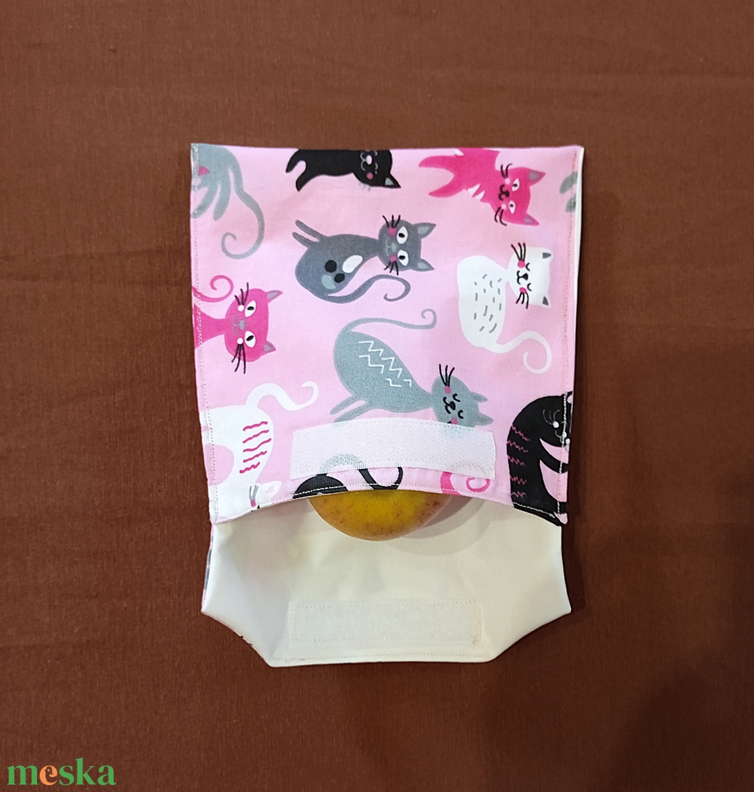 Tépőzáras snackbag,  uzsonnatasak, szendvics tartó -rózsaszín alapon cicák - táska & tok - bevásárlás & shopper táska - kenyeres zsák - Meska.hu
