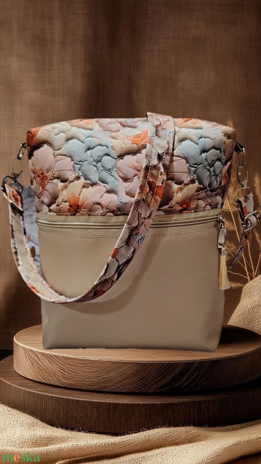 Válltáska virágmintával - táska & tok - kézitáska & válltáska - vállon átvethető táska - Meska.hu