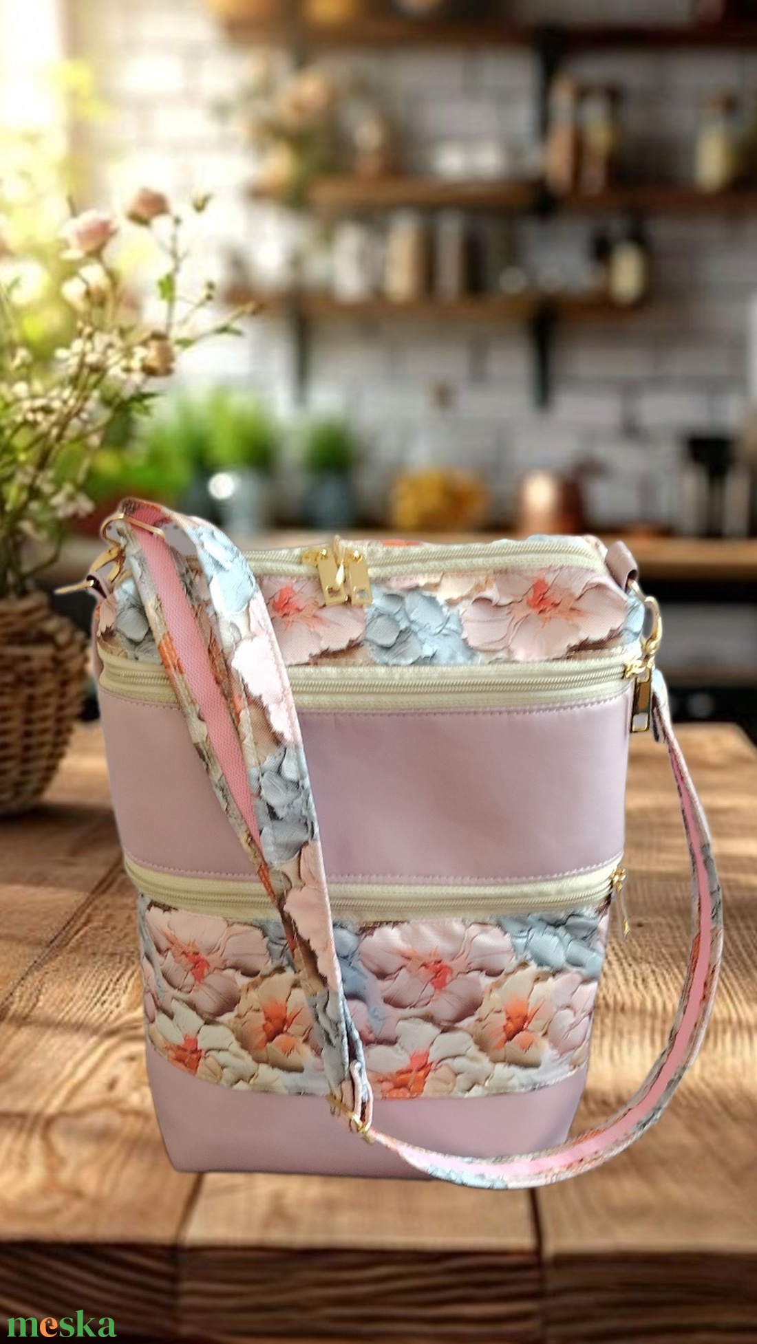 Nagy Válltáska virágmintával - táska & tok - kézitáska & válltáska - vállon átvethető táska - Meska.hu