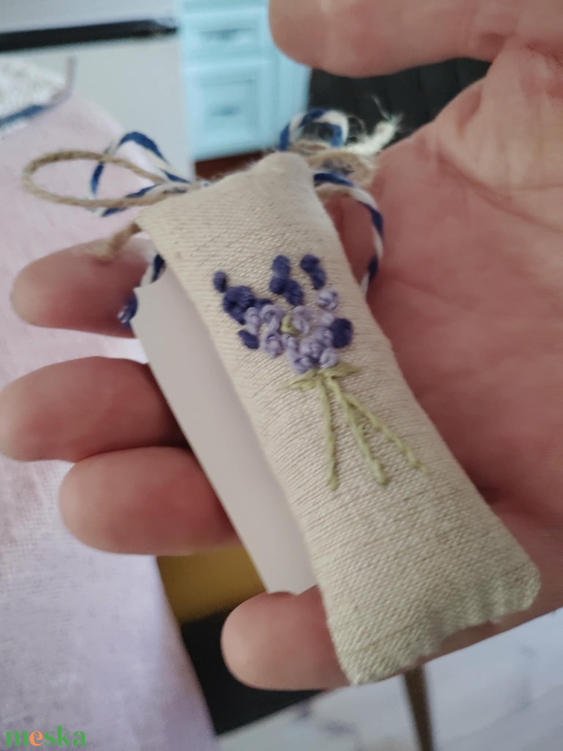 Zsebre zárt hála � Kézzel hímzett egyedi köszönetajándék és ajándékkísérő - otthon & életmód - autó - autós illatosító - Meska.hu