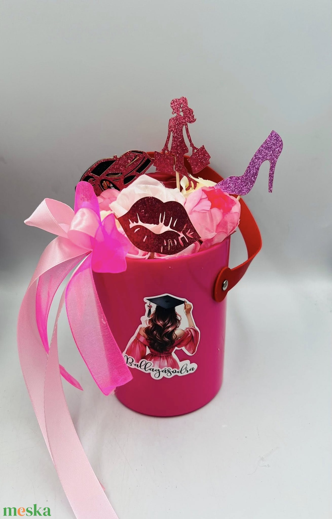 Barbie ballagási virágdoboz füles - otthon & életmód - dekoráció - virágdísz és tartó - csokor & virágdísz - Meska.hu Barbie ballagási virágdoboz füles - otthon & életmód - dekoráció - virágdísz és tartó - csokor & virágdísz - Meska.hu