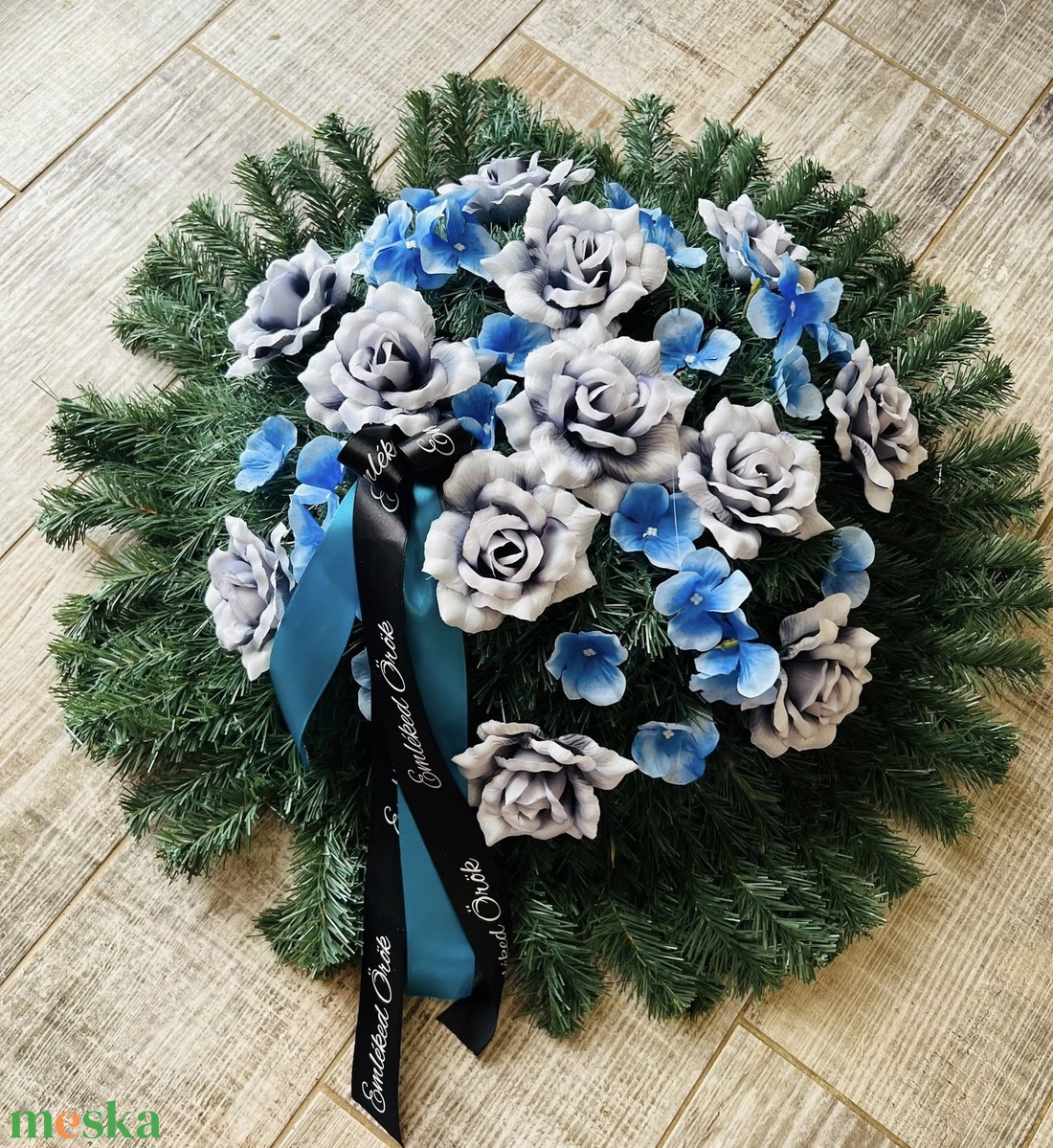 Extra nagy 72 cm műfenyős sírdísz ,koszorú kegyeleti - otthon & életmód - vallás - temetkezési tárgy - Meska.hu Extra nagy 72 cm műfenyős sírdísz ,koszorú kegyeleti - otthon & életmód - vallás - temetkezési tárgy - Meska.hu