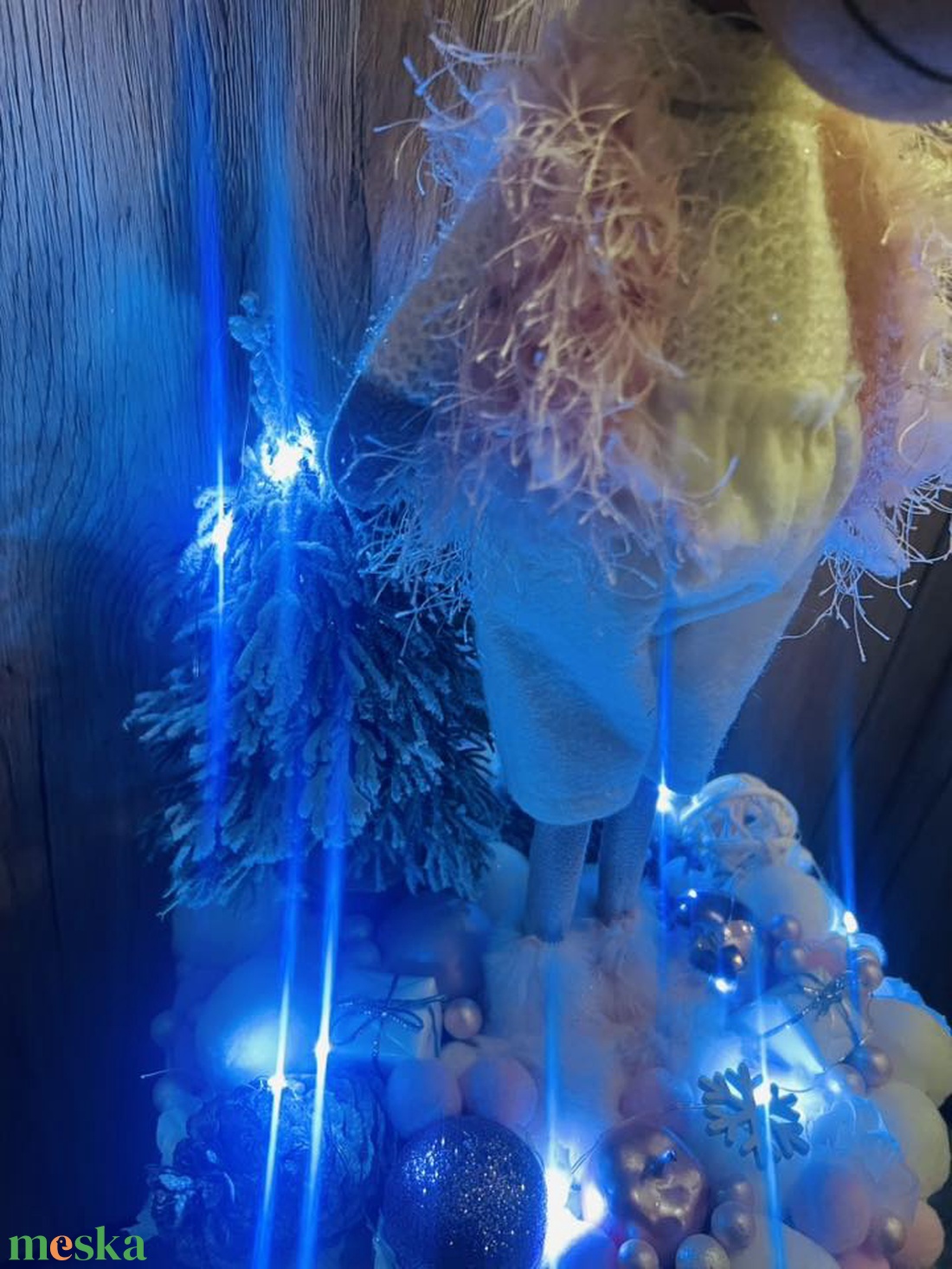 LED világításos télies dekor szarvassal rózsaszín fehér színben, ajtó mellé vagy önálló díszként - karácsony - karácsonyi kültéri dekoráció - Meska.hu