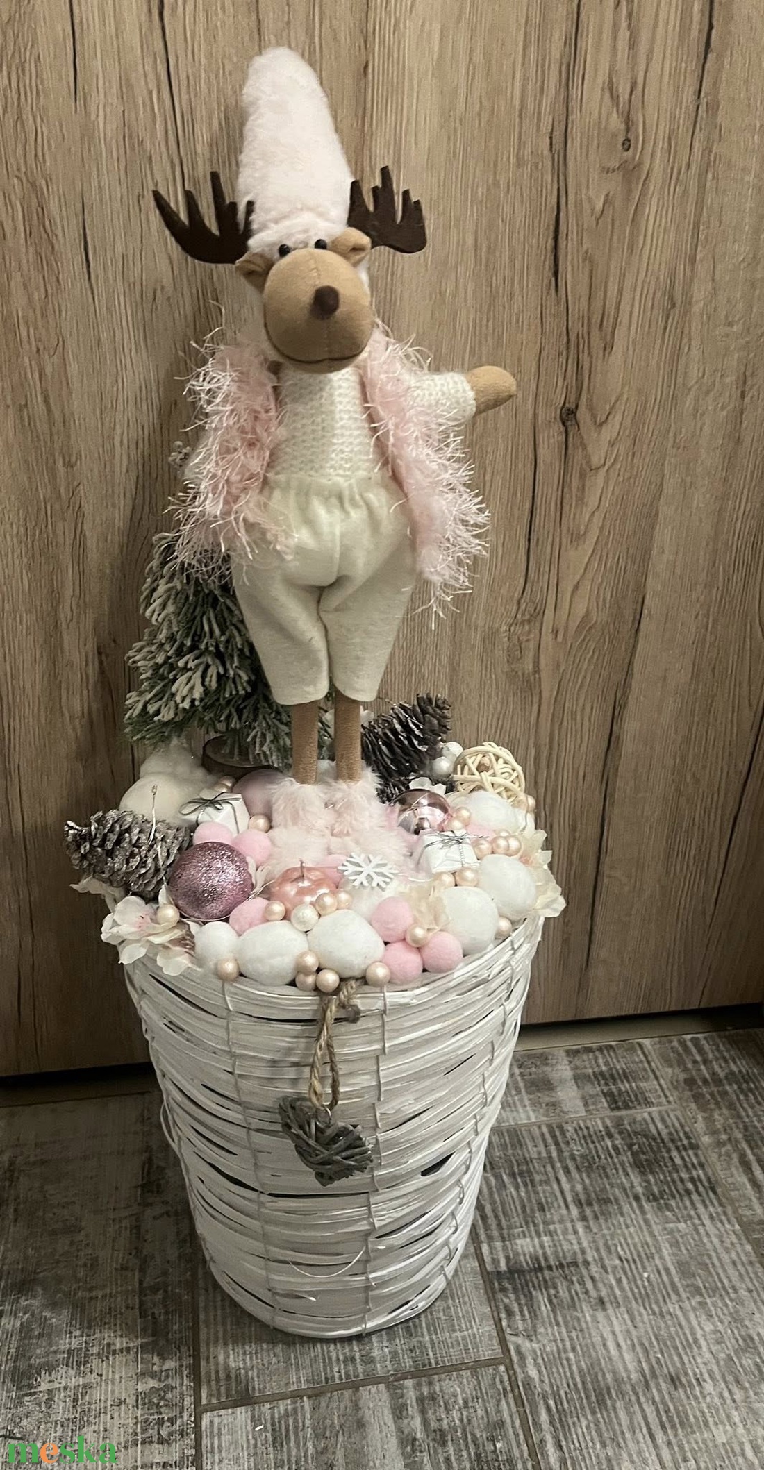 LED világításos télies dekor szarvassal rózsaszín fehér színben, ajtó mellé vagy önálló díszként - karácsony - karácsonyi kültéri dekoráció - Meska.hu