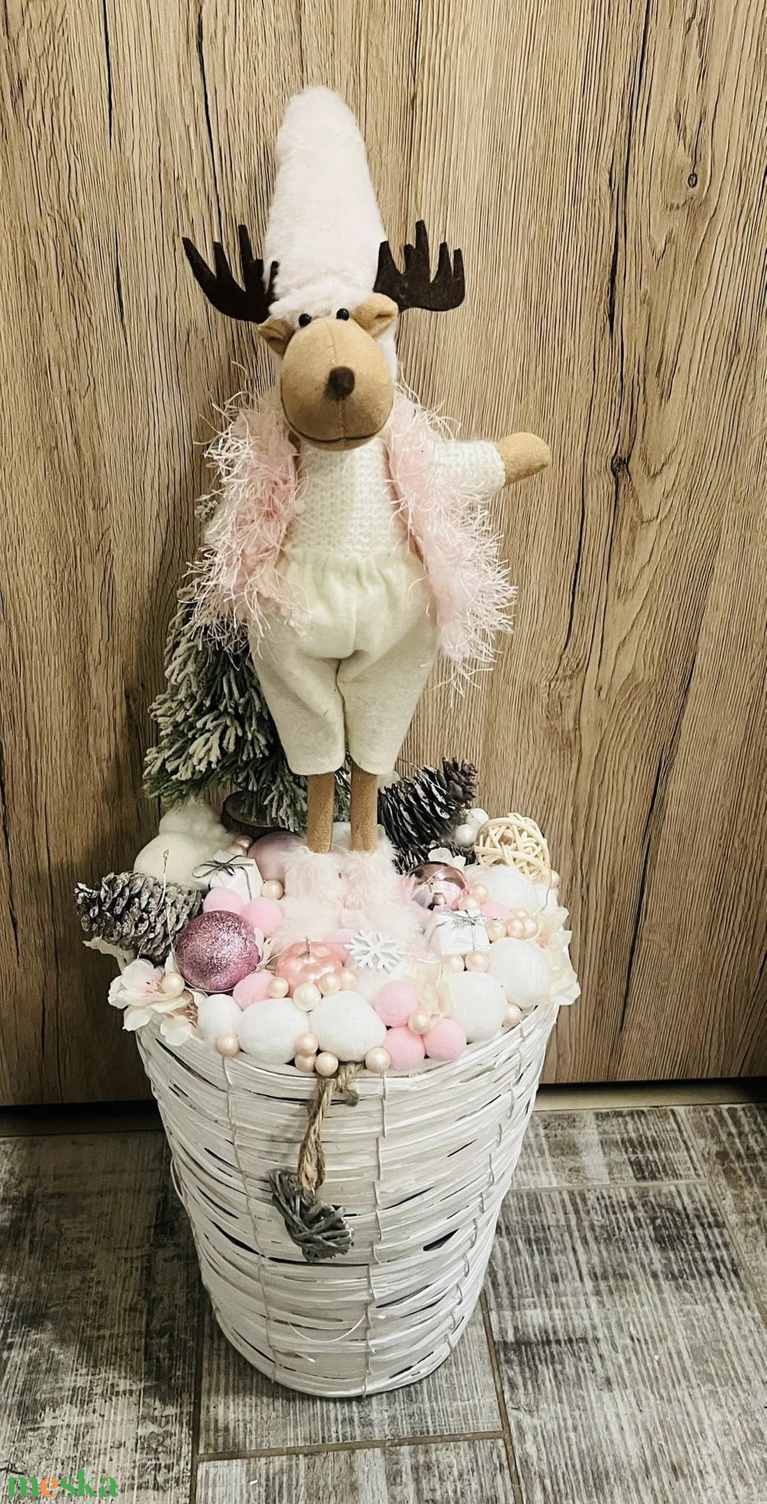 LED világításos télies dekor szarvassal rózsaszín fehér színben, ajtó mellé vagy önálló díszként - karácsony - karácsonyi kültéri dekoráció - Meska.hu