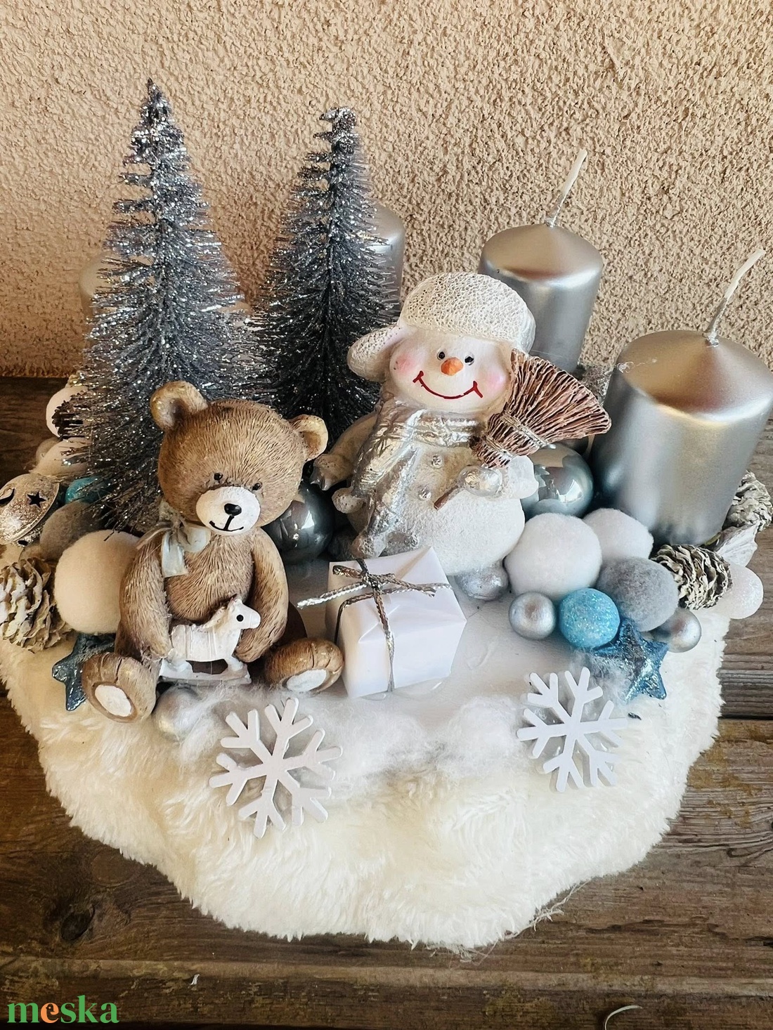 Hóemberes adventi koszorú  4 gyertyás, ezüst-fehér-kék színvilágban - karácsony - adventi díszek - adventi asztaldísz - Meska.hu